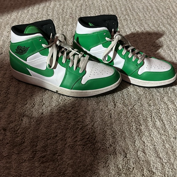 Nike air Jordan 1 mid. lucky green/white/black. SIZE M10 - Picture 2 of 4